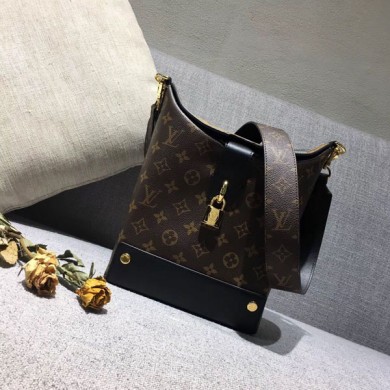 2017 louis vuitton fashion show original monogram bag M51177 GL04368