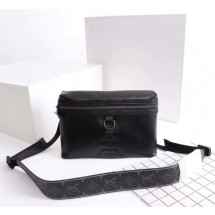 Copy Top Louis vuitton MESSENGER PM M52176 black GL02210