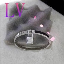 2015 Louis Vuitton bracelet 102513 GL01314